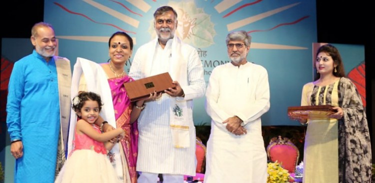 diploma to the students at the convocation of national school of drama