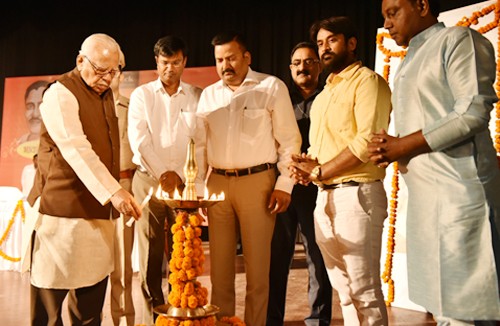 governor inaugurates gaatha ek prachaarak kee drama
