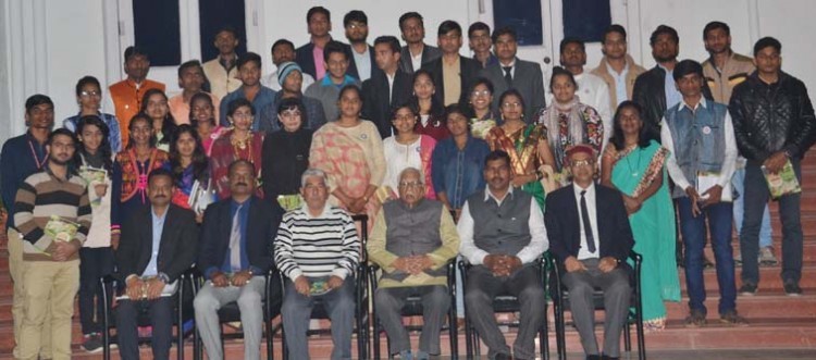 meeting with governor of elu and pune university students