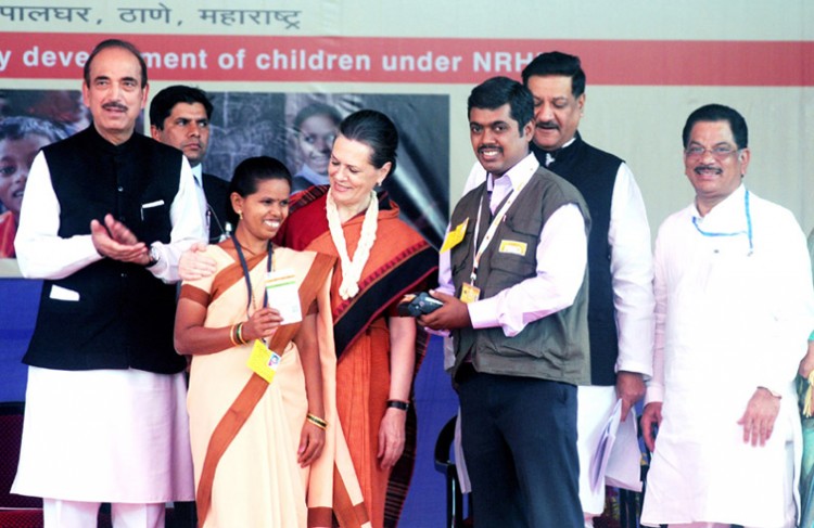 sonia gandhi, union minister for health and family welfare, ghulam nabi azad and the chief minister of maharashtra, prithviraj chavan