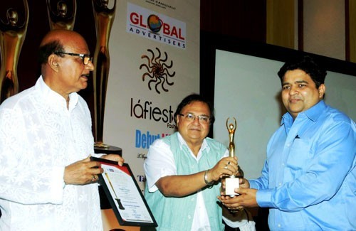 avtar gill and rakesh bedi award to sanjeev gupta