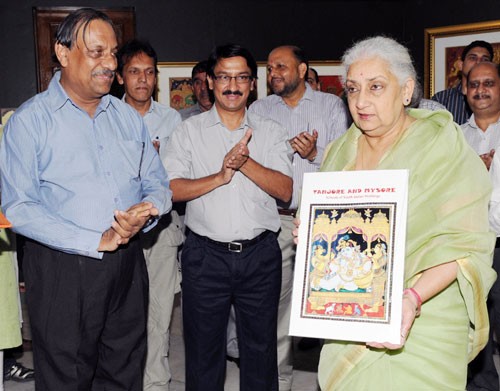 chandresh kumari katoch releasing the portfolio of tanjore and mysore school