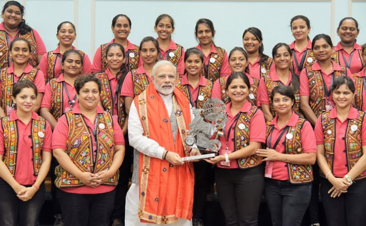 gujarat biking queens met pm narendra modi