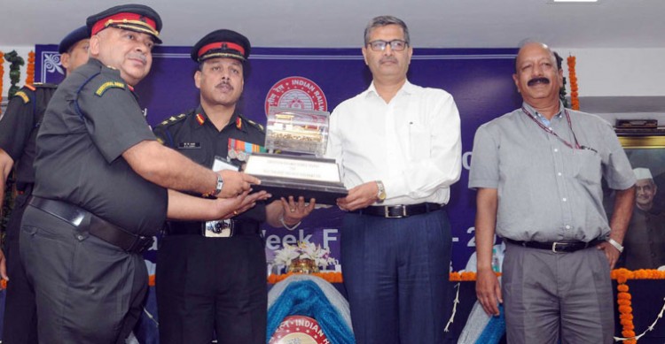 ashwini lohani giving away prizes in rail week ceremony