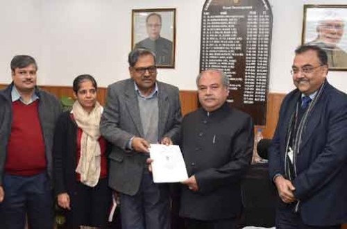 expert group on secc 2011 submitting the report, narendra singh tomar