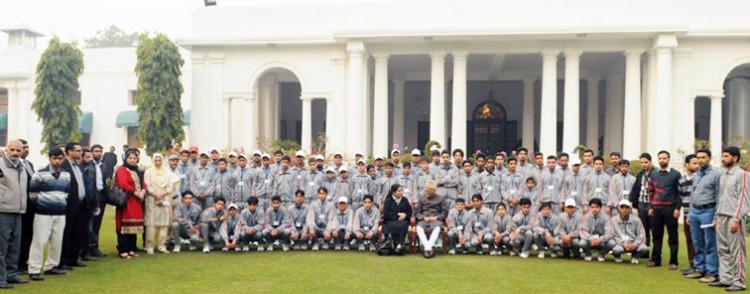 kashmiri children with vice president of india in new delhi