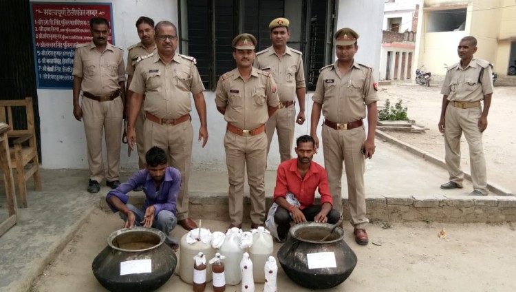 gonda police arrest illegal liquor in raid