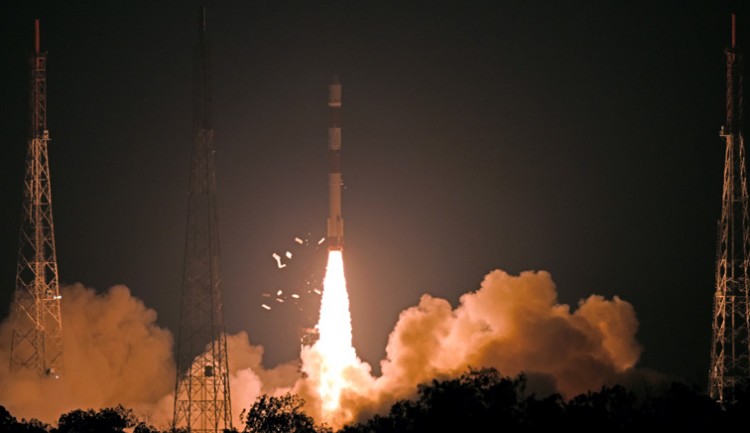 pslv-c46 carrying the risat-2b satellite