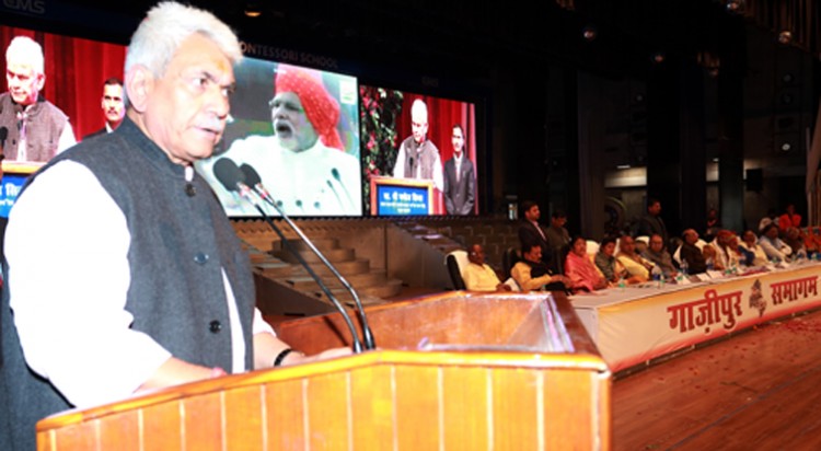 minister of state manoj sinha addressing to the ghajipur samagam at lucknow