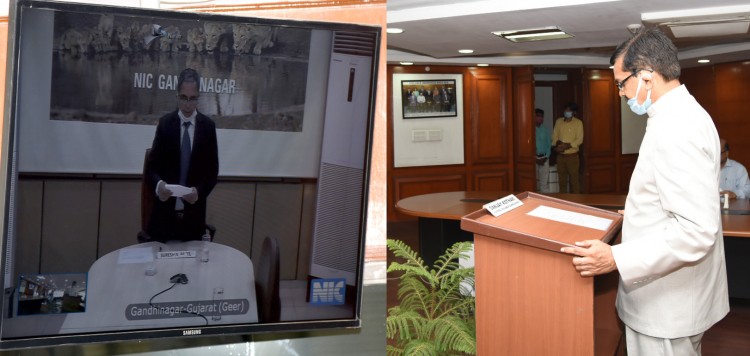 sanjay kothari administering the oath of office as vigilance commissioner to suresh n. patel