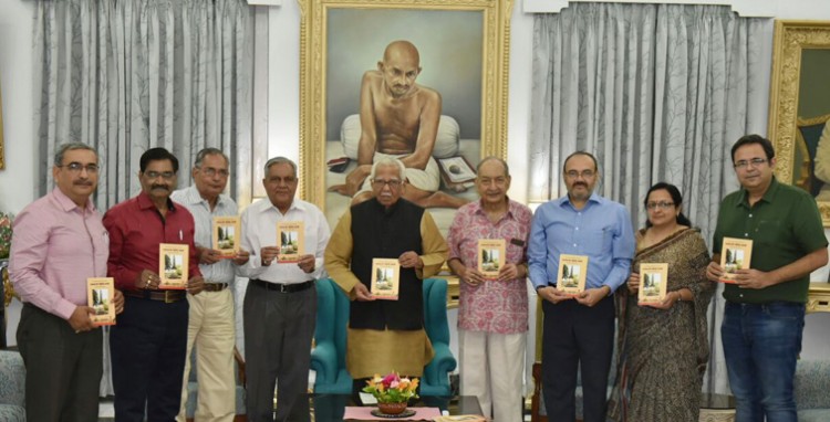 governor ram naik released lakhanoo kee madiyaanv chhaavanee