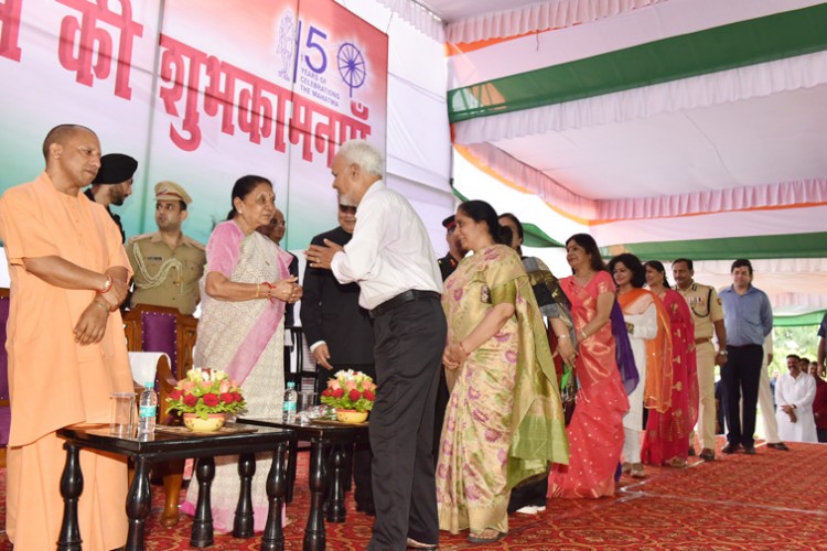 meeting guests and happy independence day