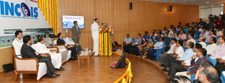 venkaiah naidu addressing the scientists