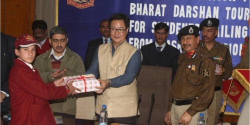 kashmir school children meet kiren rijiju