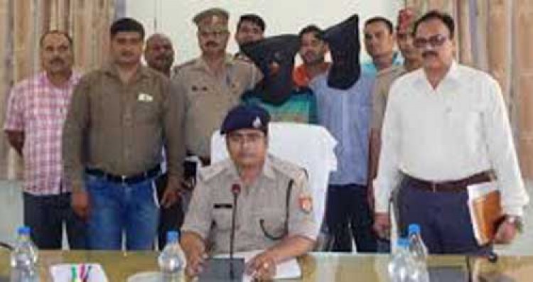 sp bijnor atul sharma, bijnor police and liquor smugglers