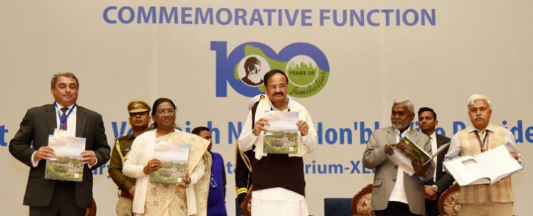 venkaiah naidu releasing the coffee table book on jamshedpur city