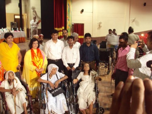akanksa president surabhi ranjan to the destitute women resort