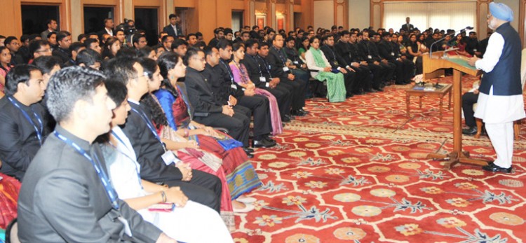 pm manmohan singh with ias