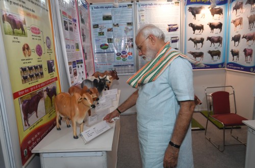 narendra modi visits pashu vigyan evam arogya mela in mathura