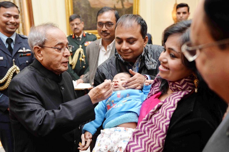 pranab mukherjee launching the nationwide polio programme