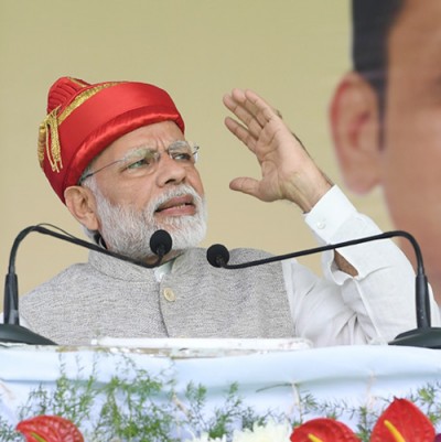 narendra modi addressing the public meeting in solapur