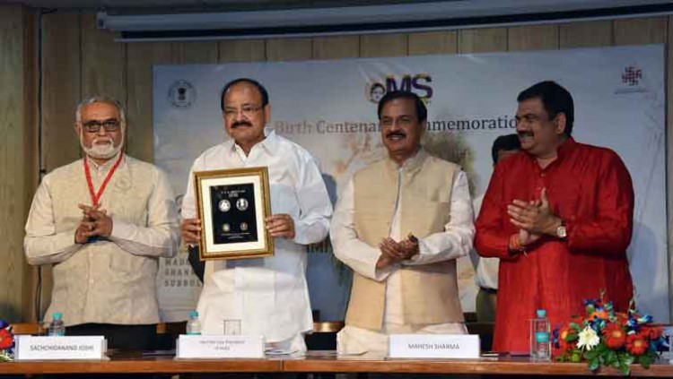 vp m. venkaiah naidu, dr. mahesh sharma and other dignitaries