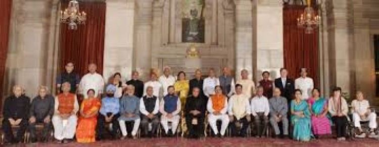 president pranab mukherjee presented the hindi sevi award