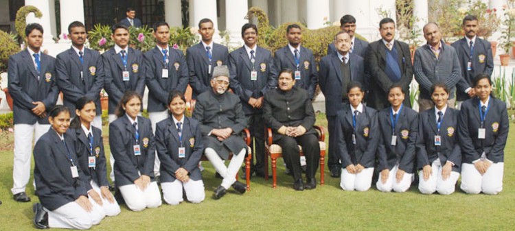 nss volunteers with vice president