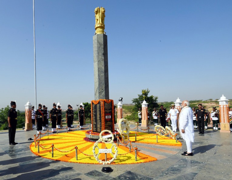 प्रधानमंत्री की शहीदों को श्रद्धांजलि