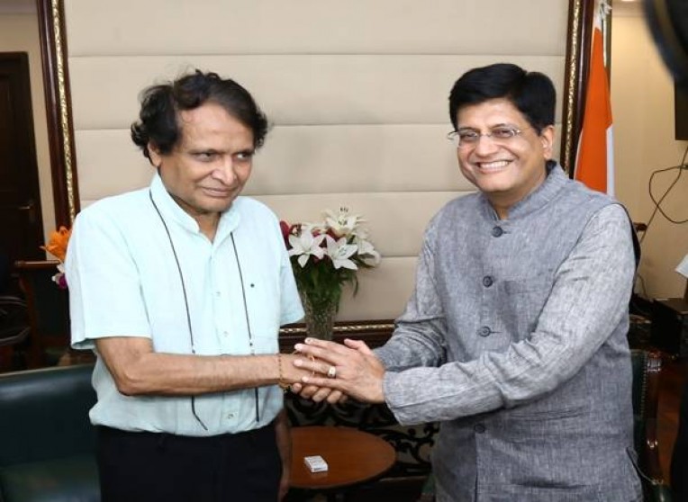 पीयूष गोयल ने संभाला कार्यभार