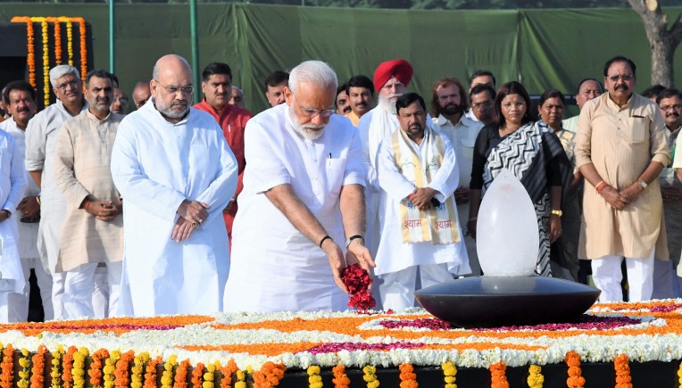 अटल बिहारी वाजपेयी को पुष्पांजलि