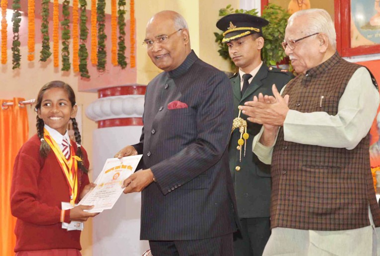 राष्ट्रपति ने किया छात्र-छात्राओं को पुरस्कृत