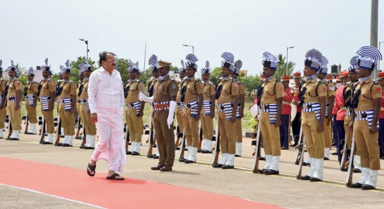 गार्ड ऑफ ऑनर का निरीक्षण