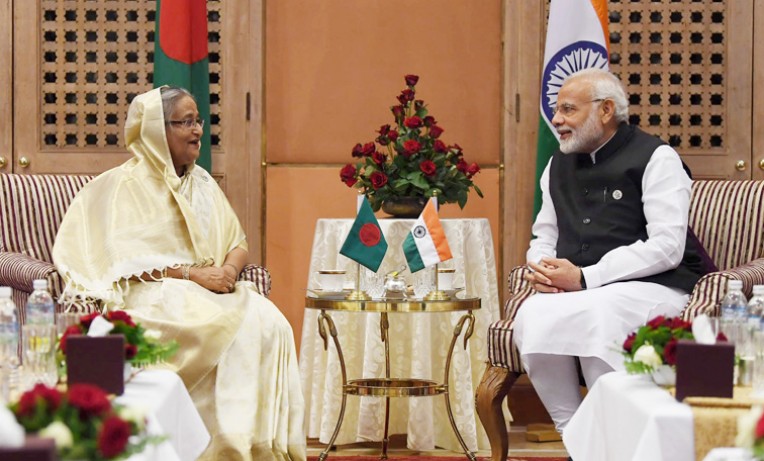 शेख हसीना से मिले नरेंद्र मोदी