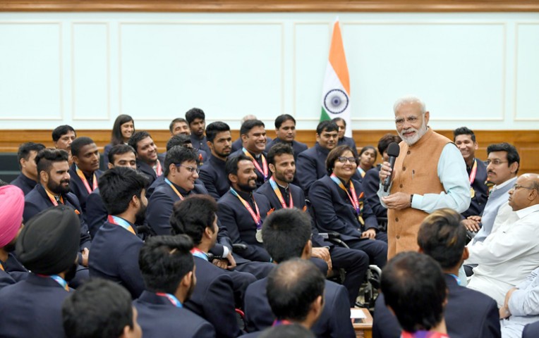 मोदी की एशियाई विजेताओं से बातचीत