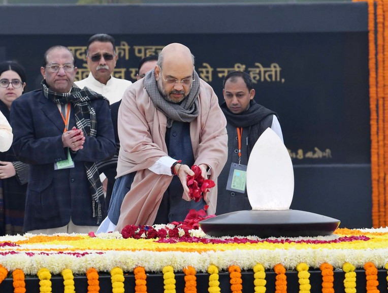 सदैव अटल समाधि पर पुष्पांजलि