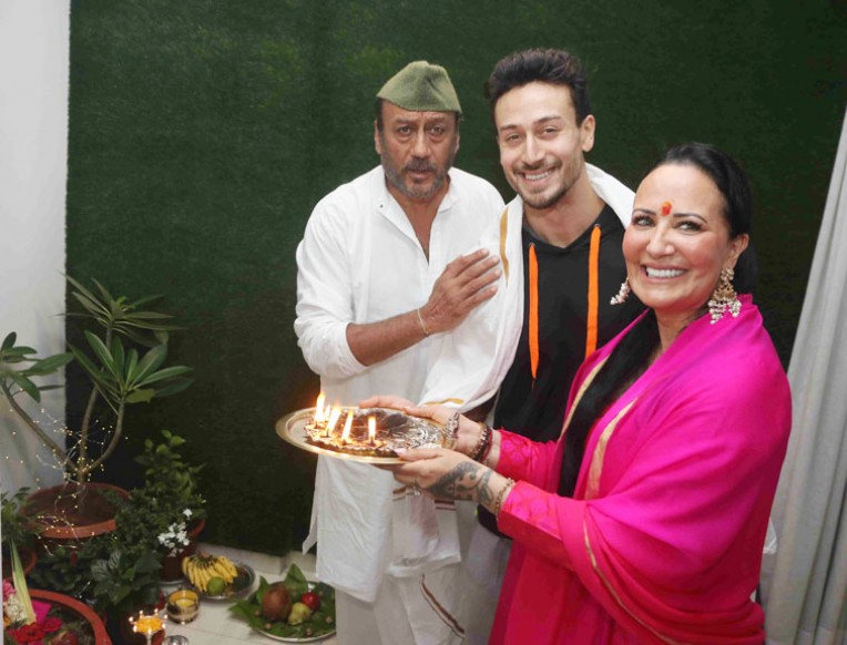 जैकी श्रॉफ परिवार की गणेश पूजा