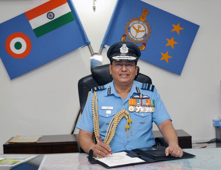 एयर मार्शल बी सुरेश ने पदभार संभाला