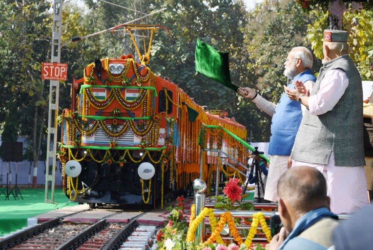 डीजल से बिजली में परिवर्तित पहला इंजन