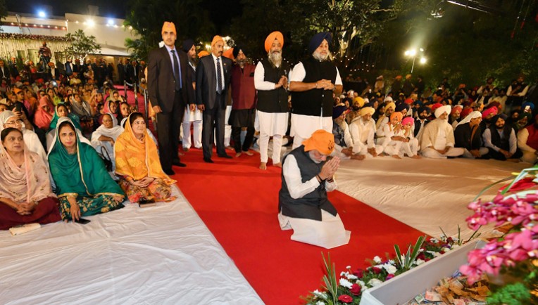गुरू नानक जयंती समारोह में मोदी