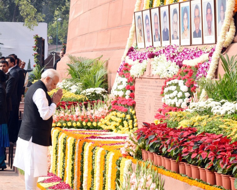प्रधानमंत्री की शहीदों को श्रद्धांजलि
