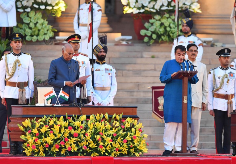 नितिन गडकरी ने ली शपथ