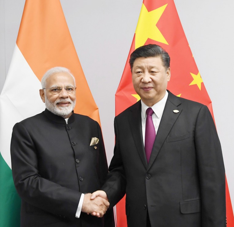 प्रधानमंत्री की शी जिनपिंग से भेंट