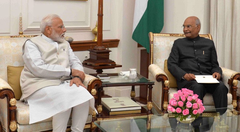 नरेंद्र मोदी की राष्ट्रपति से भेंट