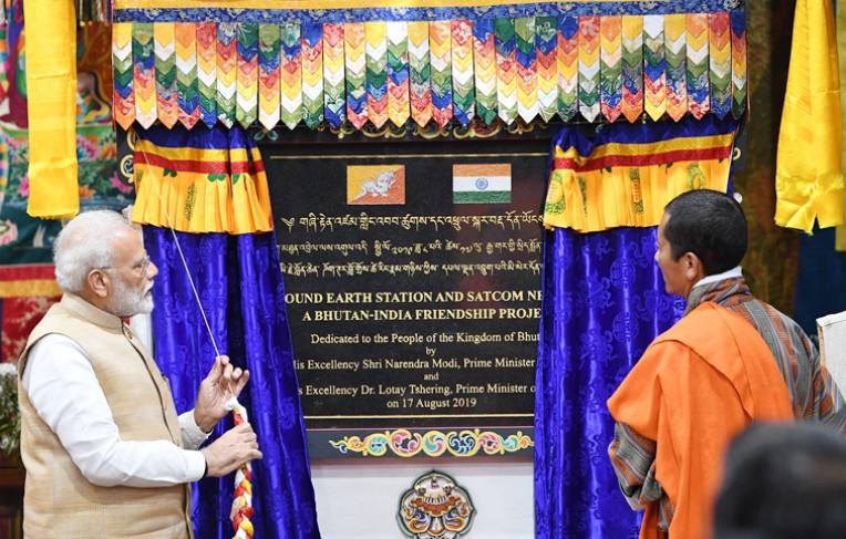 ग्राउंड अर्थ स्टेशन और सैटकॉम