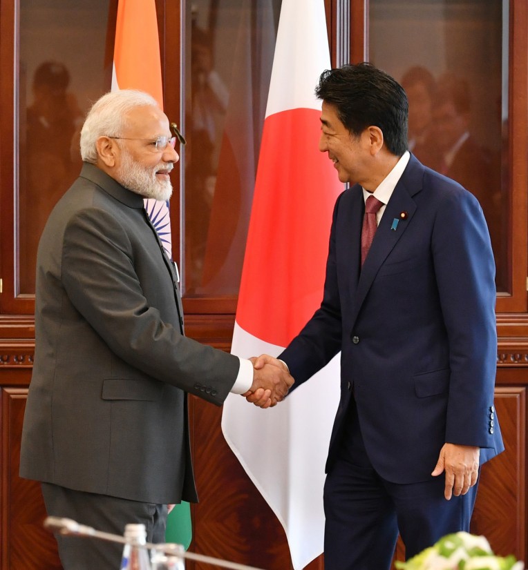 प्रधानमंत्री मोदी और शिंजो आबे