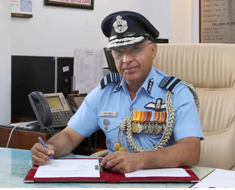 एयर मार्शल खोसला ने कार्यभार संभाला