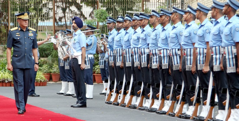 गार्ड ऑफ ऑनर का निरीक्षण