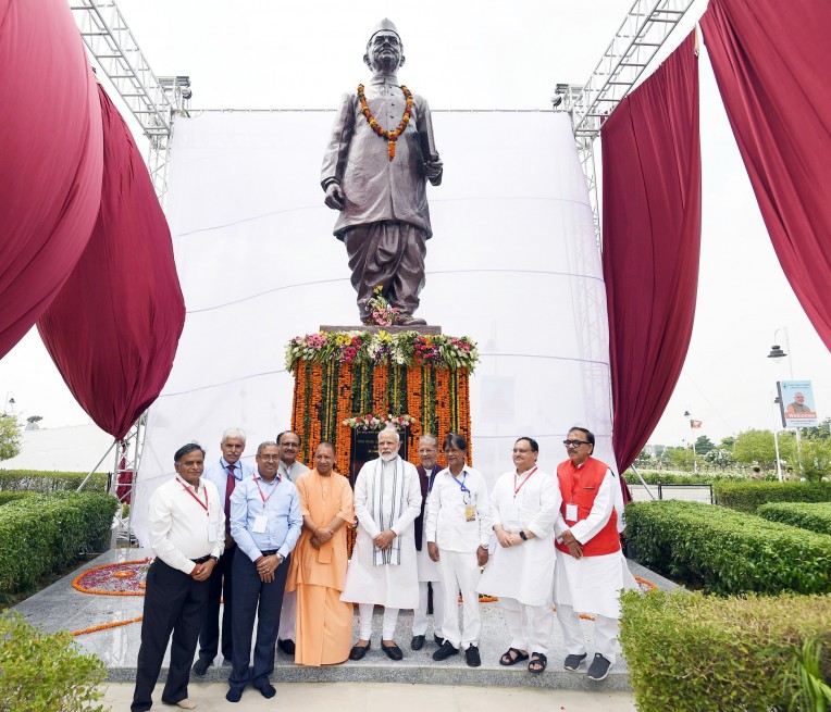 शास्त्रीजी की प्रतिमा का अनावरण