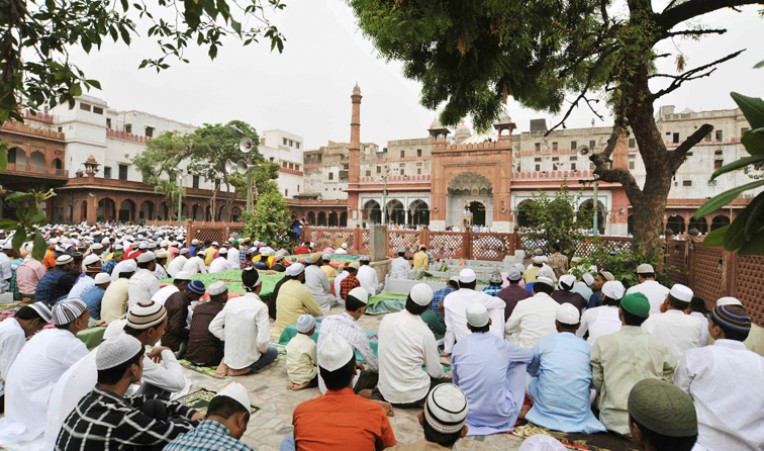 फतेहपुरी मस्जिद में नमाज अदायगी